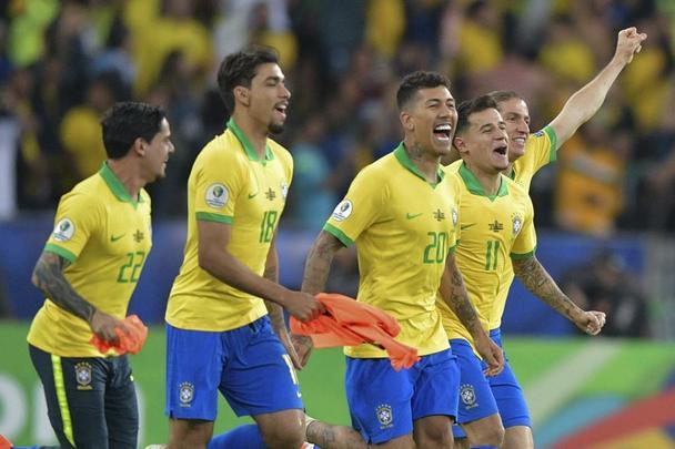 Seleção Brasileira derrota Peru por 3 a 1, conquista Copa América e ergue a taça no Maracanã; veja as fotos da festa do Brasil