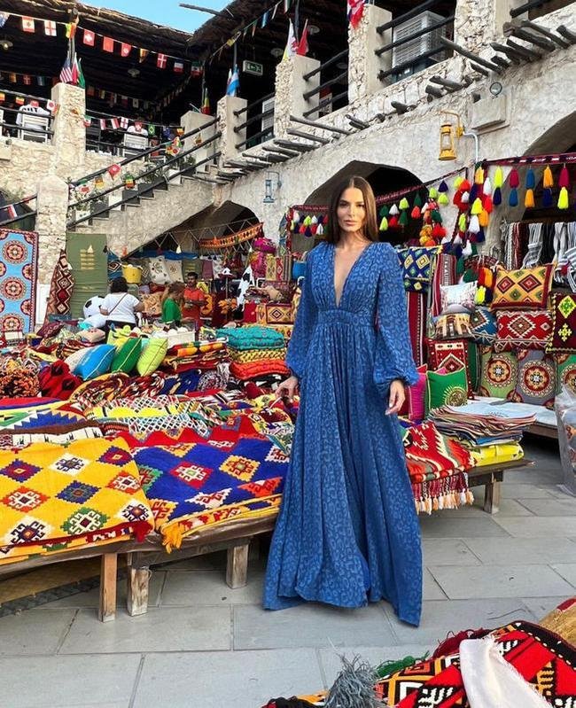 Candidata a miss, ela est passeando pelo pas rabe