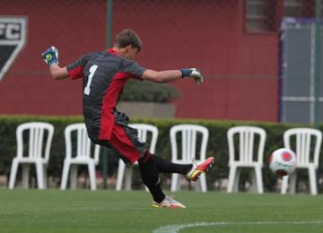 Leandro, do time sub-20, será o reserva imediato de Rafael nesta quinta-feira (11), contra o Fortaleza