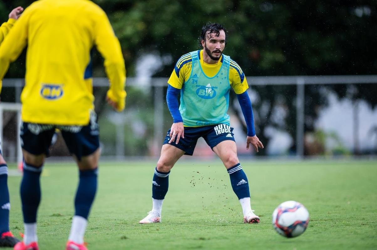 Jogadores do Cruzeiro treinaram na manh deste domingo na Toca da Raposa II