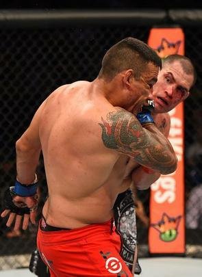 Fotos da vitória arrasadora de Fabrício Werdum sobre Cain Velasquez