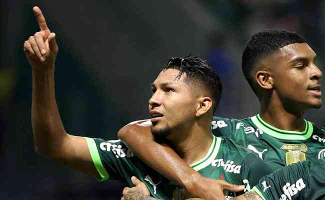 Rony fez dois gols na vitria por 3 a 1 do Palmeiras sobre o Coritiba