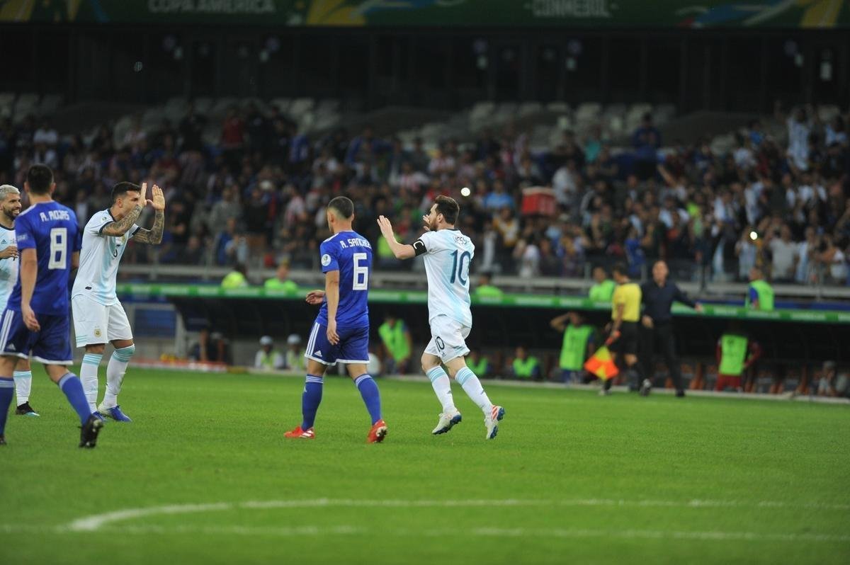 Fotos do duelo entre Argentina e Paraguai, no Mineiro, pela Copa Amrica