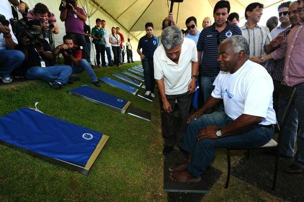 Imagens do ex-jogador do Cruzeiro Z Carlos