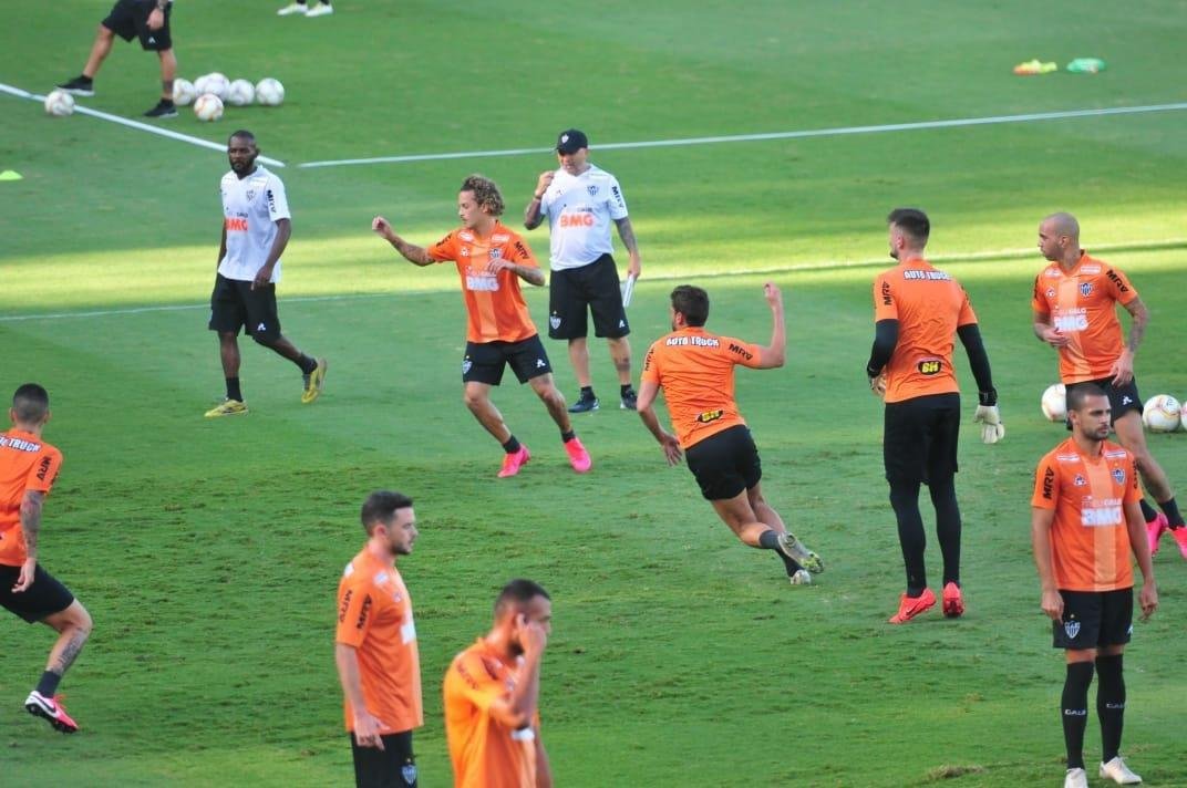 Jorge Sampaoli comandou nesta segunda-feira o seu primeiro treino no Atltico