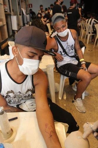 Em evento na Arena MRV, torcedores do Atltico ganharam tatuagens em comemorao ao bicampeonato brasileiro 