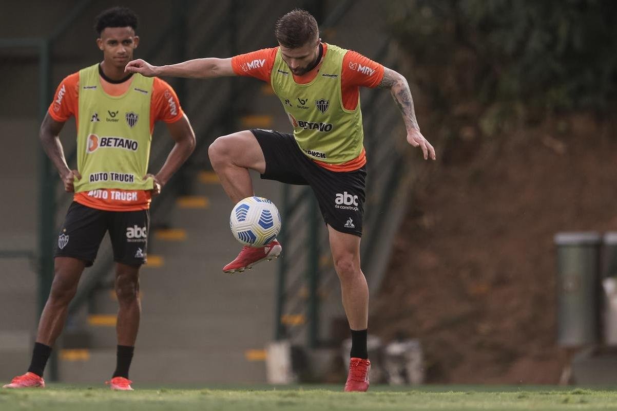 Aps a eliminao na Libertadores diante do Palmeiras, jogadores do Atltico se reapresentaram na Cidade do Galo e realizaram treinamento visando o duelo contra o Internacional, pelo Campeonato Brasileiro