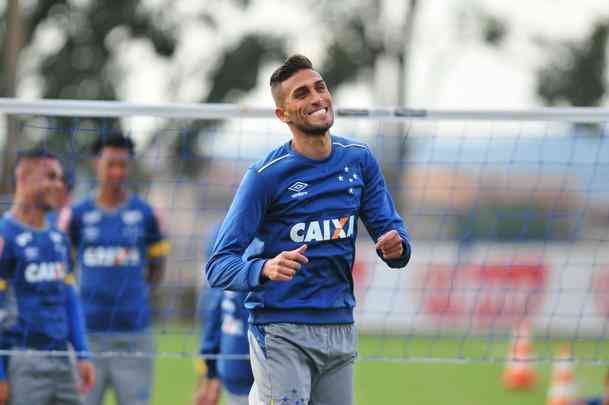 Rafael Marques treinou pela primeira vez na Toca da Raposa II como jogador do Cruzeiro: jogou futevlei, passou por batismo e depois trabalhou normalmente com bola