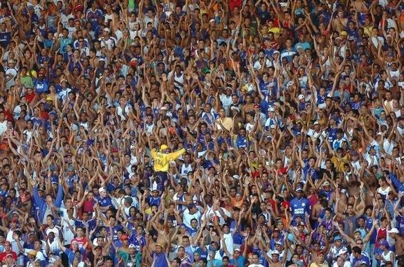 O duelo remarcado foi realizado com portes abertos para a torcida, mas o Cruzeiro no conseguiu 'recuperar' a vitria e acabou ficando no empate em 2 a 2