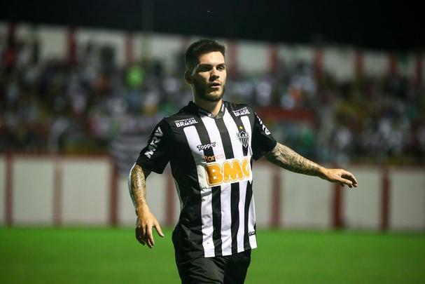 Veja imagens do jogo entre Tombense e Atltico