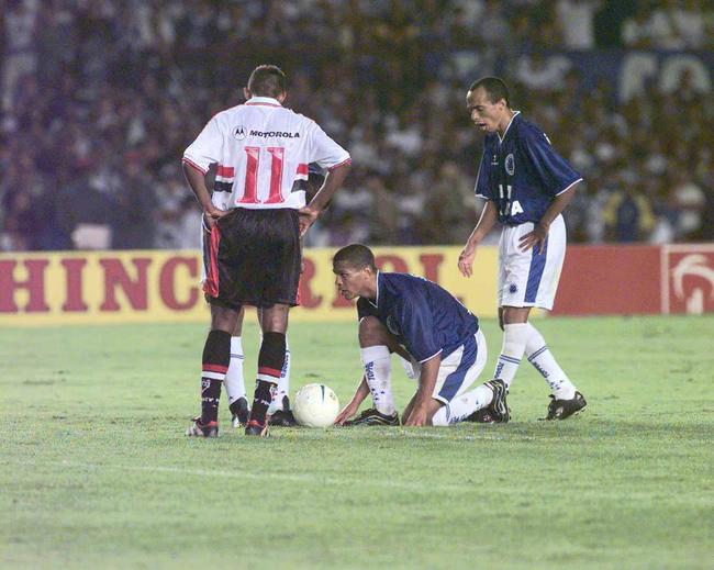 Sete ttulos - Geovanni (atacante) 1997 a 2001; Perodo: 2006 a 2007. Conquistas: Campeonato Mineiro: (1997 e 1998), Recopa Sul-Americana (1998), Copa Centro Oeste (1999), Copa dos Campees Mineiros (1999), Copa do Brasil (2000), Copa Sul-Minas (2001). 
