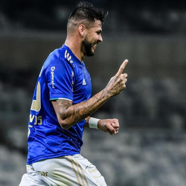 Lo Santos (zagueiro pela direita), com 42% dos votos