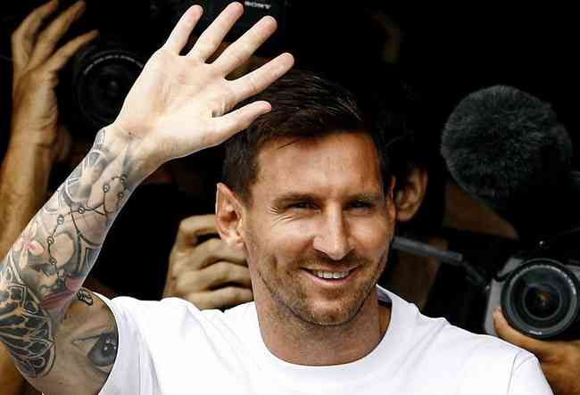 Messi chegou a Paris nesta tera-feira