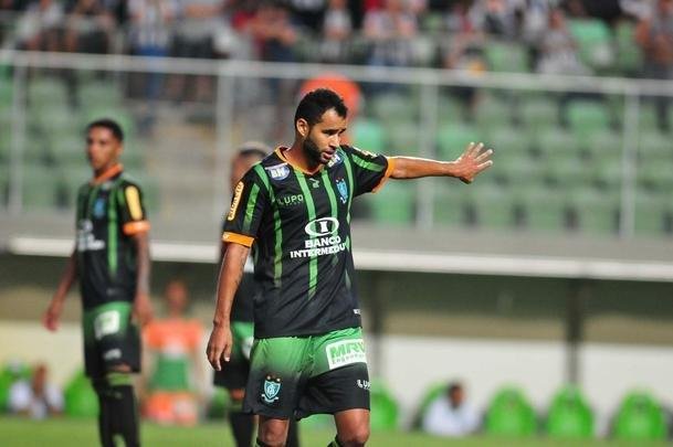 Pablo (volante) - os bons frutos deixados em sua primeira passagem (2014) motivaram o Amrica a busc-lo novamente em 2016. No primeiro semestre, Pablo teve atuaes importantes nas semifinais do Campeonato Mineiro, contra o Cruzeiro, e na deciso diante do Atltico. Ele contribuiu com assistncias para gols nos dois duelos. J no Campeonato Brasileiro, a m fase comeou ao ponto de ser deixado de lado pela comisso tcnica. Em 2017, Pablo foi para o Fortaleza, onde atua at hoje.
