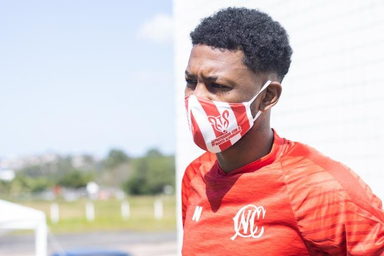 Jogadores, membros da comissão técnica, dirigentes e funcionários do Náutico realizaram testes para Covid-19 na manhã desta sexta-feira; resultados são previstos até a próxima segunda.