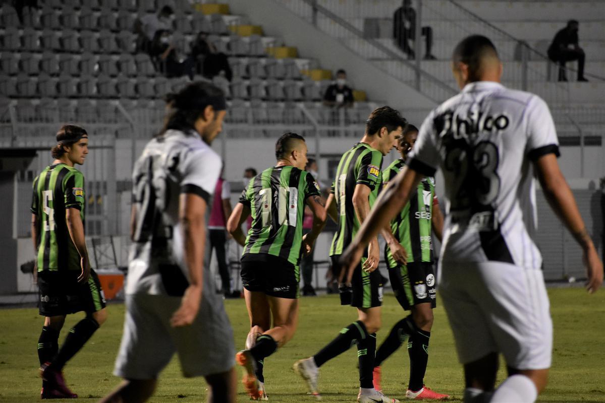Fotos do duelo de ida da quarta fase da Copa do Brasil, entre Ponte Preta e América, no Moisés Lucarelli, em Campinas.