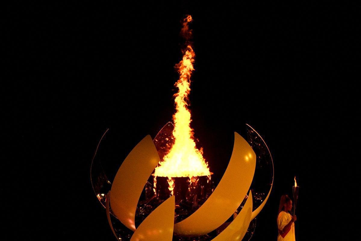 Acendimento da pira olmpica na cerimnia de abertura dos Jogos de Tquio