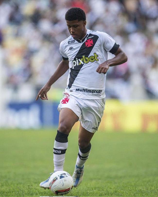 16 - Andrey Santos (volante do Vasco) - 18 anos - multa de 50 milhes de euros