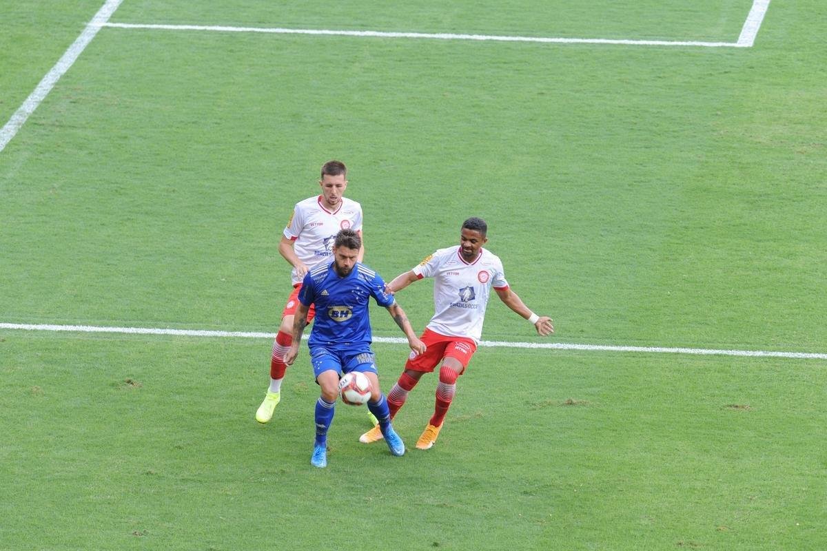 Fotos do empate por 0 a 0 entre Cruzeiro e Tombense, no Mineiro, em Belo Horizonte, pela sexta rodada do Campeonato Mineiro de 2021. Goleiro cruzeirense Fbio pegou um pnalti cobrado por Paulinho Dias e evitou o revs.