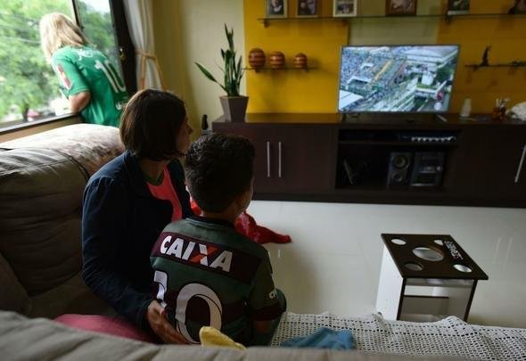 Momento da chegada dos caixões à Arena foi tocante