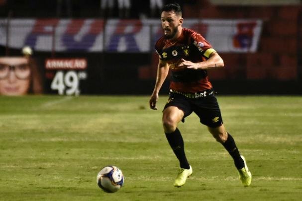 De virada e com gols de Hernane e Guilherme, o Sport reencontrou o caminho das vitórias, diante do Paraná, na Ilha do Retiro, pela 31ª rodada da Série B