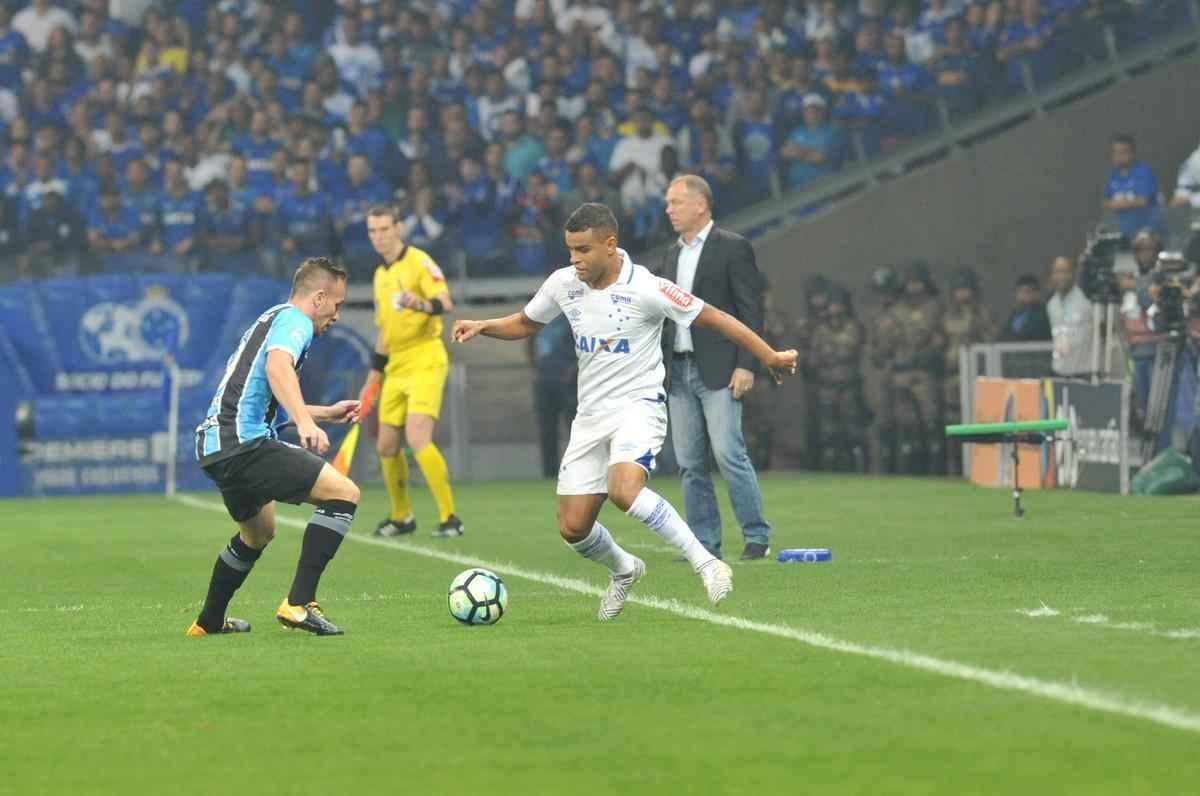 Fotos do primeiro duelo do duelo entre Cruzeiro e Grmio, no Mineiro, pela semifinal da Copa do Brasil