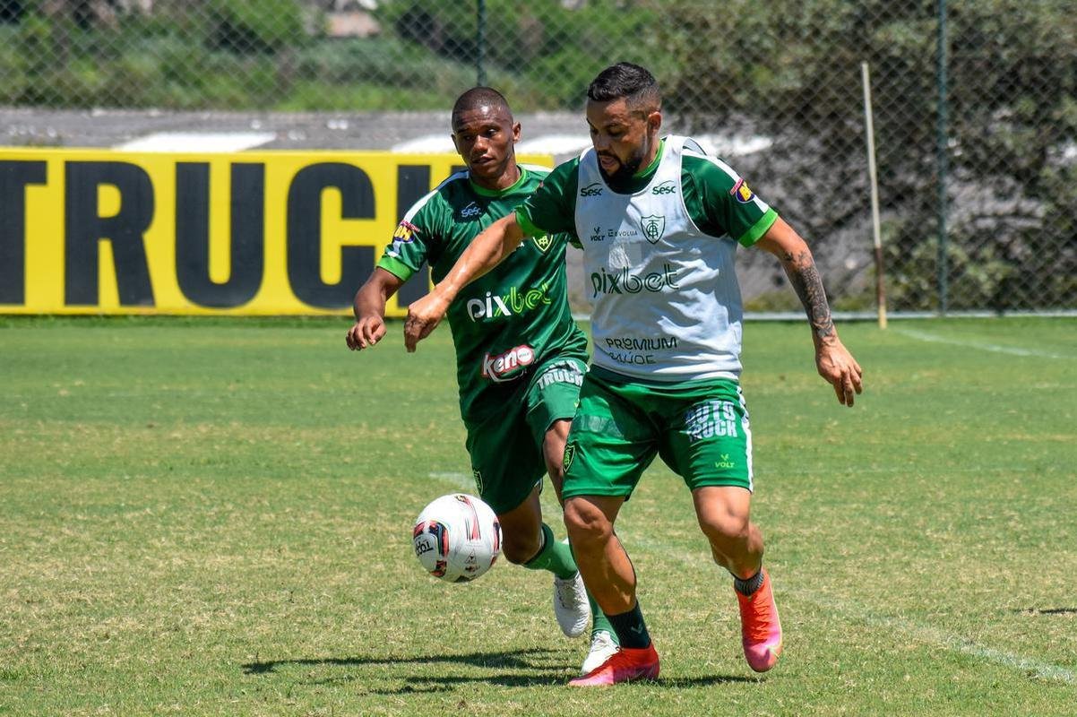 Treino do Amrica no CT Lanna Drumond nesta segunda-feira (24)