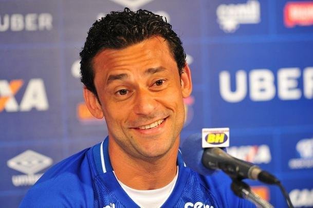 Fred foi apresentado no Cruzeiro pelo presidente Wagner Pires de S e pelo vice Itair Machado