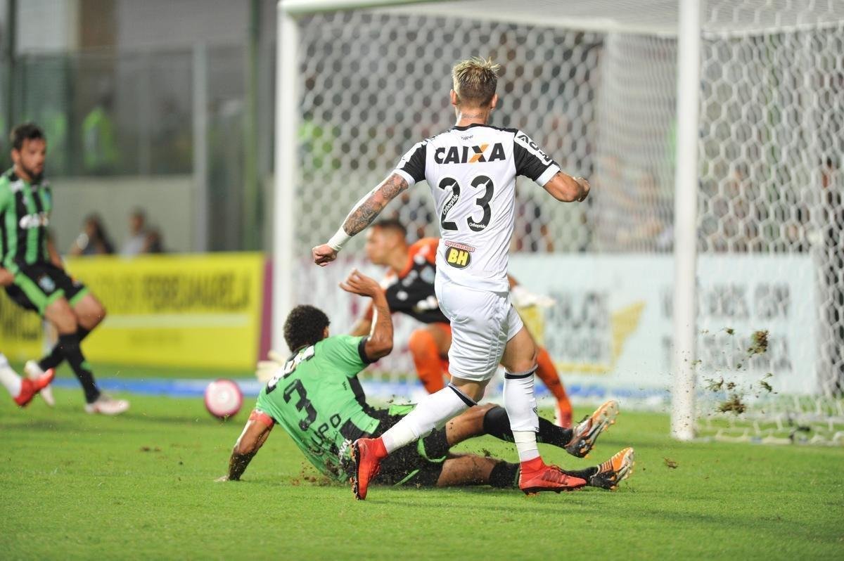 Depois de lances polmicos, Atltico confirmou vitria com gols de Rger Guedes e Ricardo Oliveira