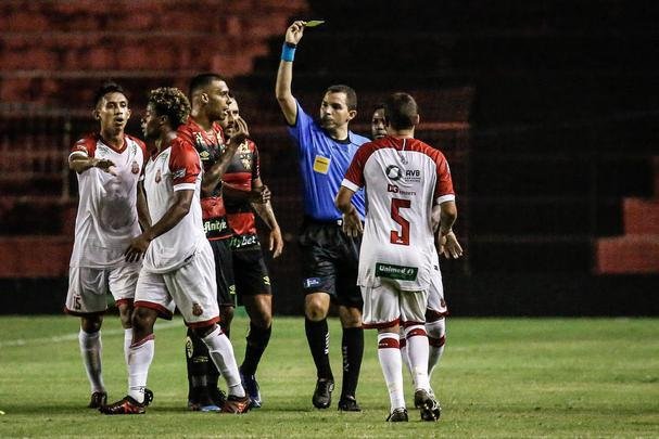 No segundo tempo, o Sport ainda ampliou o placar com Jean Patrick. Porém, com a expulsão do capitão Sander, o Imperatriz tomou a iniciativa do jogo e chegou ao empate com dois gols de Cesinha.