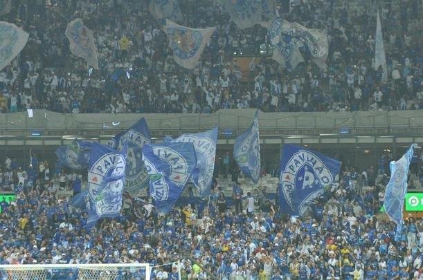 Torcedores do Cruzeiro lotam as arquibancadas do Mineiro para acompanhar a partida vlida pelas quartas de final da Copa do Brasil