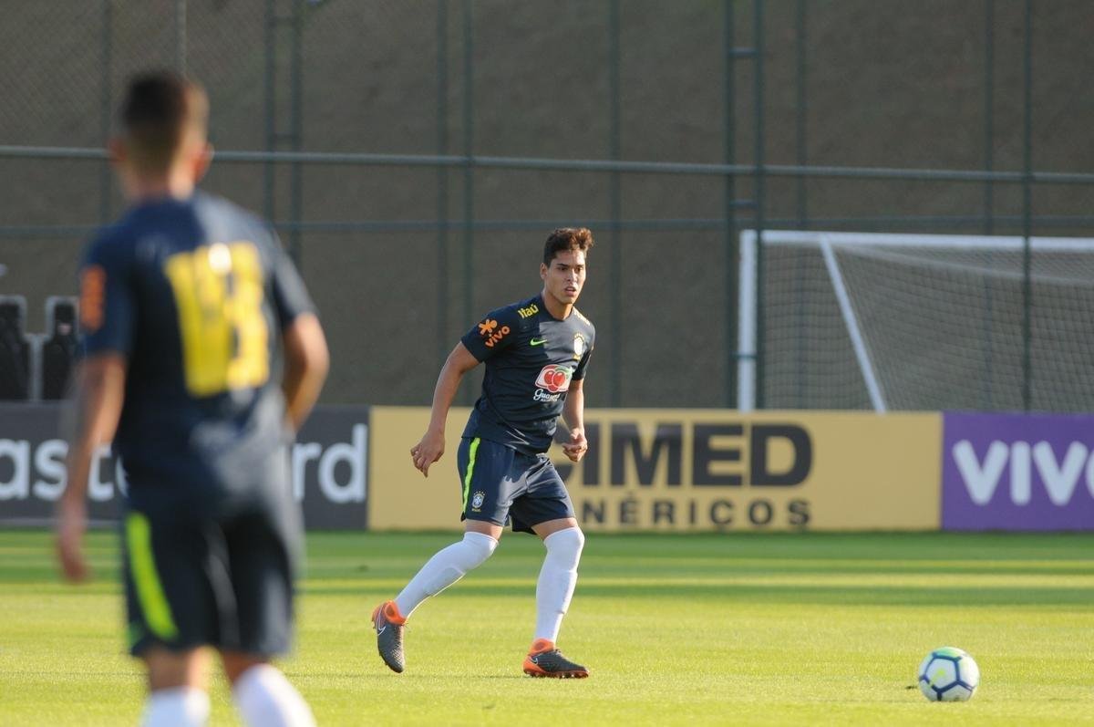 Atltico colocou alguns reforos em campo e derrotou a Seleo Brasileira Sub-20 por 5 a 3 com gols de Ricardo Oliveira (2), Denlson, Terans e Erik. Jhonny Lucas, Alerrandro e Alan descontaram.