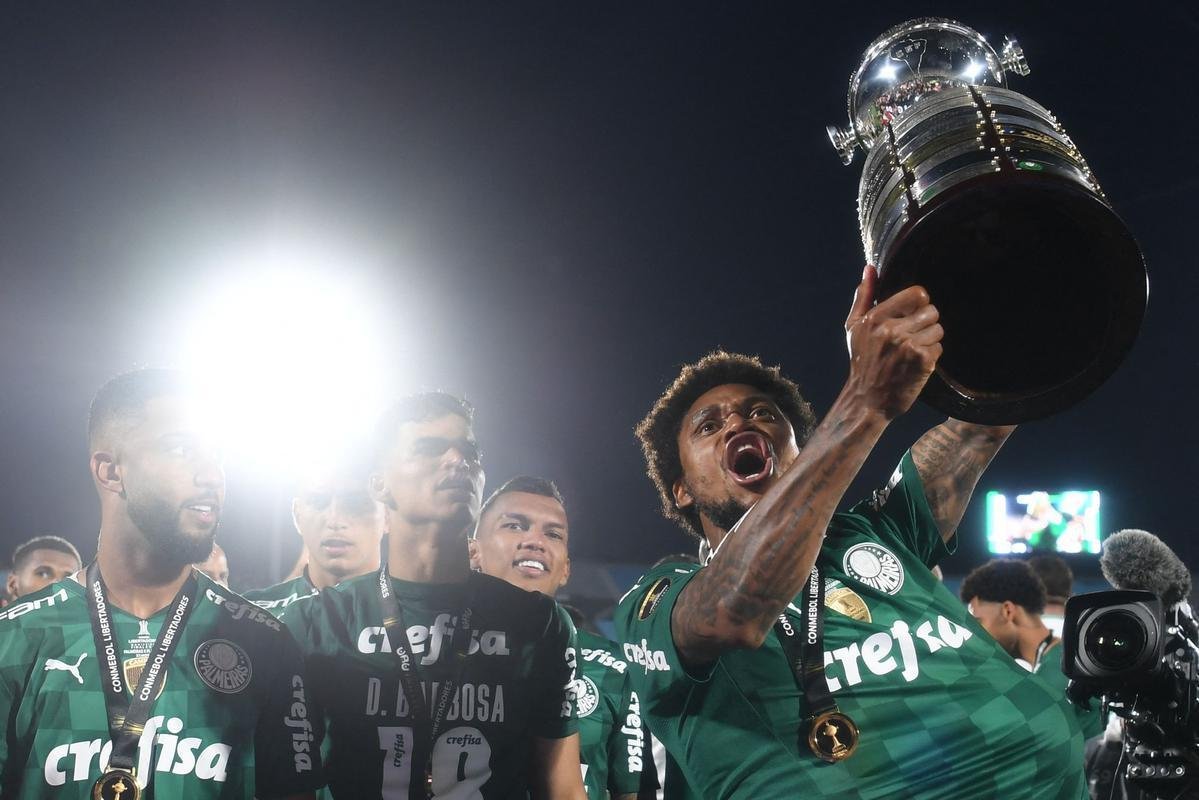 Fotos: festa dos jogadores do Palmeiras com a taa da Libertadores