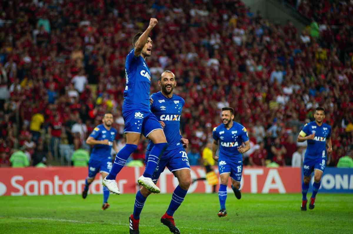 Fotos da vitria do Cruzeiro sobre o Flamengo por 2 a 0, nesta quarta-feira, no Maracan. Gols de Arrascaeta e Thiago Neves garantiram ao time celeste vantagem nas oitavas de final da Copa Libertadores