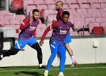 Lateral-direito brasileiro impressionou os fãs no treino aberto do clube catalão