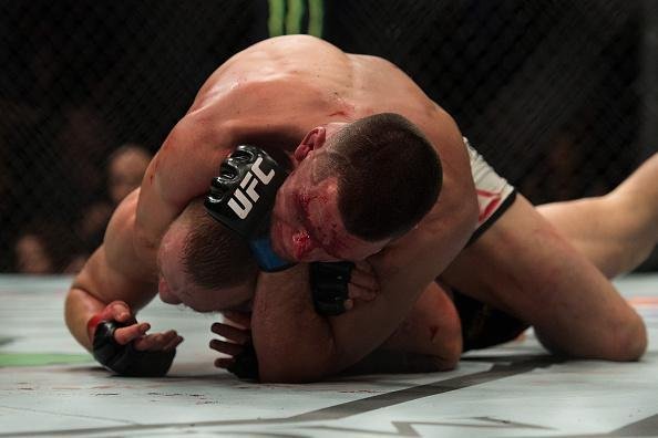 Nate Diaz vence Conor McGregor por finalização na luta principal do UFC 196