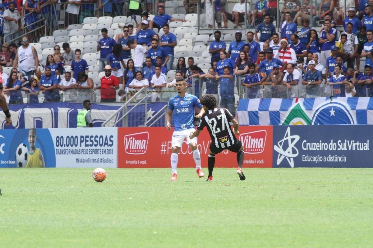 Fred abriu o placar para o Cruzeiro aos 15 minutos do segundo tempo em cobrana de pnalti