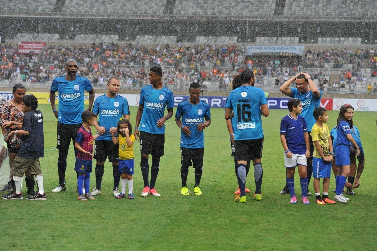 Fotos do 'Game of Dreams', jogo festivo dos Amigos do Ronaldinho contra os Amigos do Penta