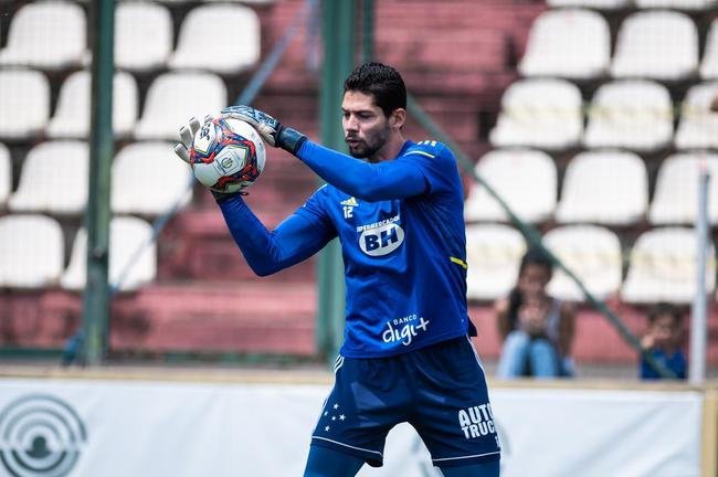Fotos do treino do Cruzeiro na Arena do Jacar, em Sete Lagoas. Time fechou a preparao para enfrentar a Ponte Preta, s 11h deste sbado, pela 23 rodada da Srie B