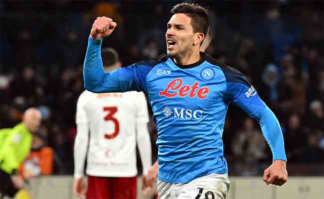 Argentino Giovanni Simeone festeja o gol que garantiu vitria do Napoli em casa