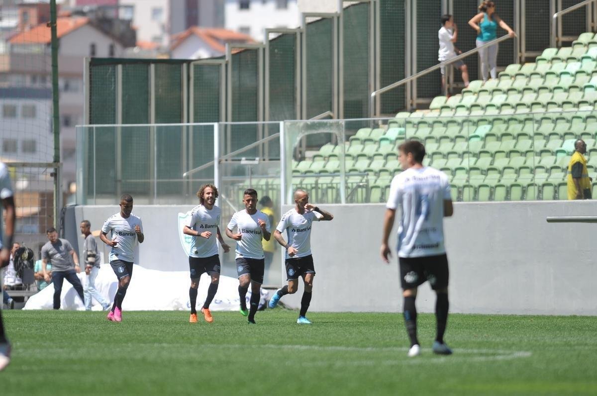 Lances da partida entre Cruzeiro e Grmio, no Independncia, pela 18 rodada do Campeonato Brasileiro