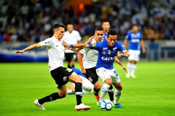 Fotos de Cruzeiro x Corinthians, nesta quarta-feira (4/7), em amistoso no Mineiro