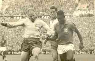 29/06/1958 - O jogador de futebol da Seleo Brasileira Pel num lance do jogo contra a Sucia, realizado em Estocolmo, vlido pela final da Copa do Mundo de 1958. O Brasil sagrou-se campeo da Copa