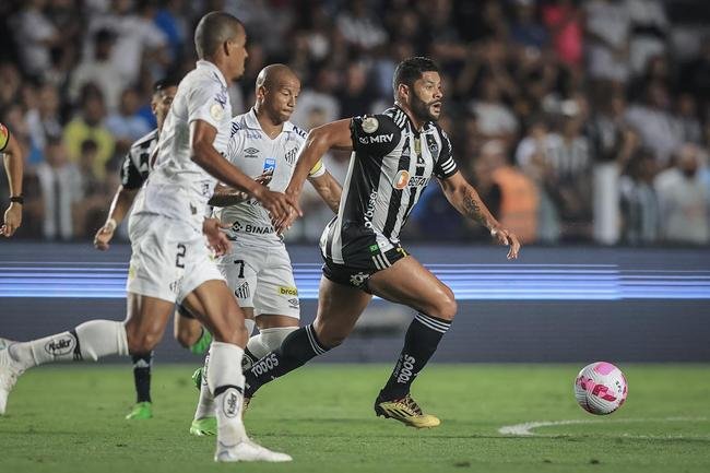 Fotos do jogo entre Santos e Atltico na Vila Belmiro, em Santos, pela 30 rodada do Campeonato Brasileiro