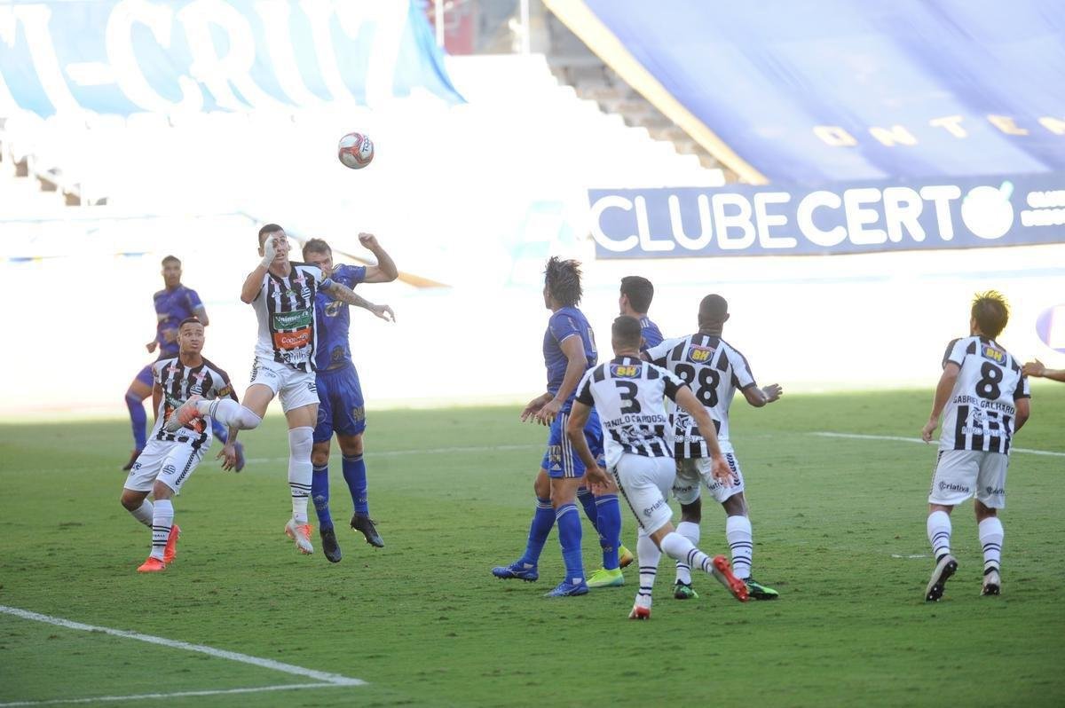 Fotos da vitria do Cruzeiro sobre o Athletic de So Joo del-Rei, por 1 a 0, no Mineiro, pela quarta rodada do Campeonato Mineiro de 2021. Marcelo Moreno, de pnalti, marcou o gol do triunfo celeste no Gigante da Pampulha