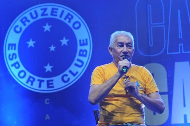 Nonato e Leandro, ex-laterais do clube, durante papo com o pblico de Conselheiro Lafaiete na Caravana do Cruzeiro