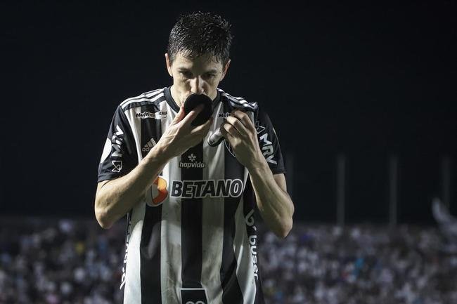 Fotos do jogo entre Santos e Atltico na Vila Belmiro, em Santos, pela 30 rodada do Campeonato Brasileiro