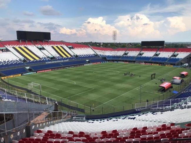 Fotos da torcida do Amrica no estdio Defensores del Chaco, em Assuno, antes da partida contra o Guaran pela segunda fase da Copa Libertadores