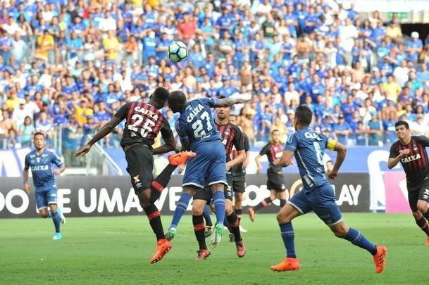 Fotos do jogo entre Cruzeiro e Atltico-PR, no Mineiro, pela 32 rodada do Brasileiro
