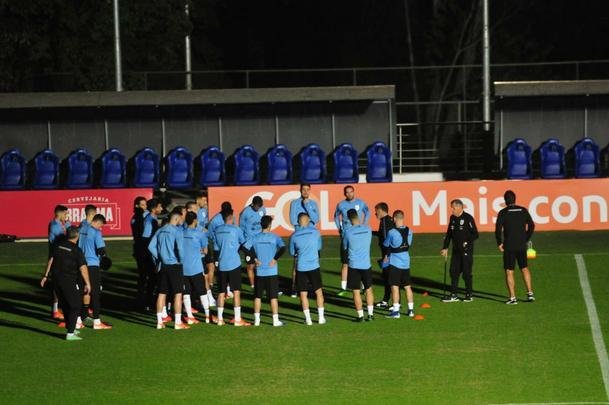 Imagens do primeiro treino da Seleo Uruguaia no Sesc Venda Nova, em Belo Horizonte